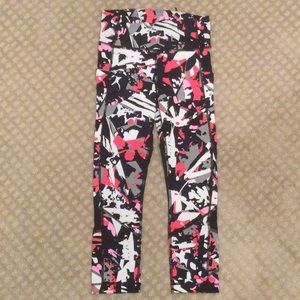 Lululemon running crops
